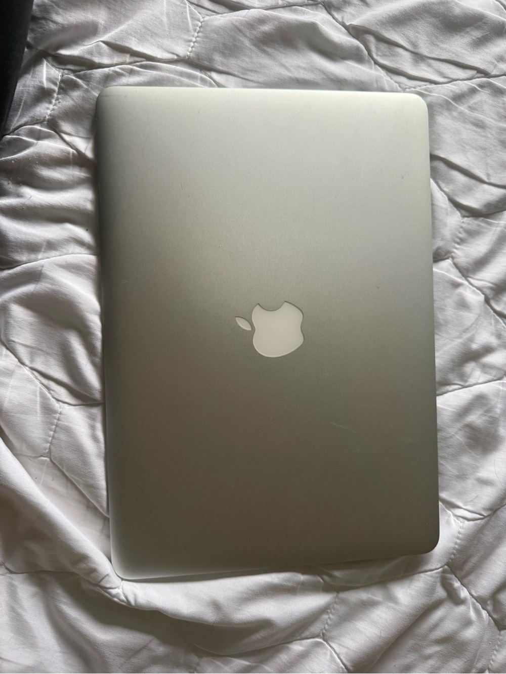 Apple MacBook AIR  MAC OS MONTEREY